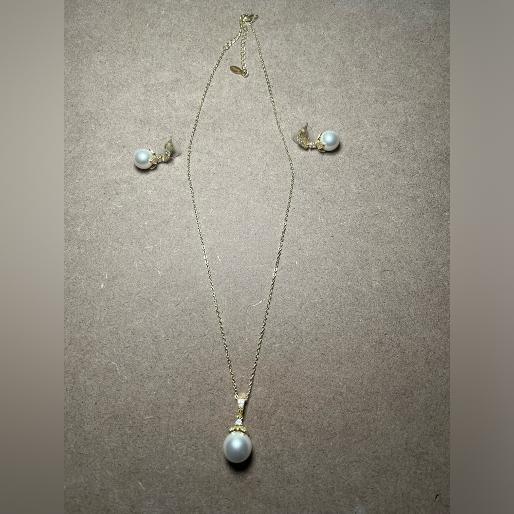 Matching earrings & necklace set